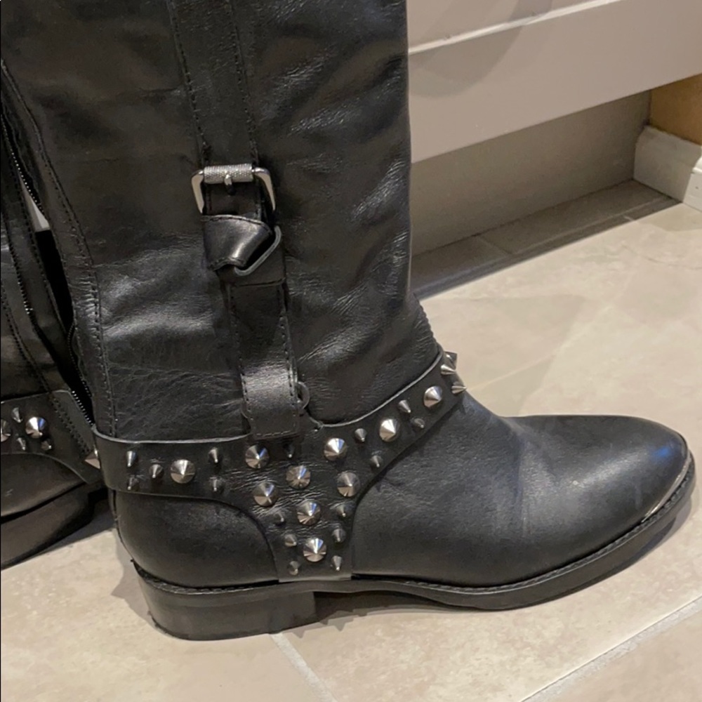 Boots - Picture 2 of 7